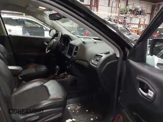 2019 Jeep Compass Trailhawk with VIN 3C4NJDDB2KT649889, listed as a IAAI auction lot 41562599 with 70,700 mi miles and . Bid and sale history available at carsss.com. Image 5.