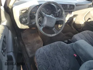 2000 GMC Sonoma SLS w/1SE Pkg with VIN 1GTCS1451Y8279345, listed as a Copart auction lot 88994875 with 105,917 mi miles and Salvage Title. Bid and sale history available at carsss.com. Image 8.