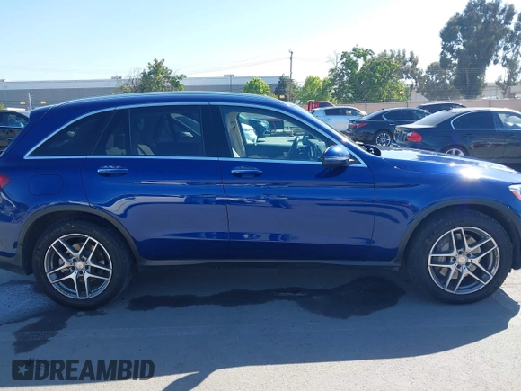 2017 Mercedes-Benz GLC 300 z VIN WDC0G4JB7HF128354, wystawiony jako IAAI lot #42278665 z przebiegiem 138 573 mil mil oraz . Historia ofert i sprzedaży dostępna na DreamBid. Obrazek 13.