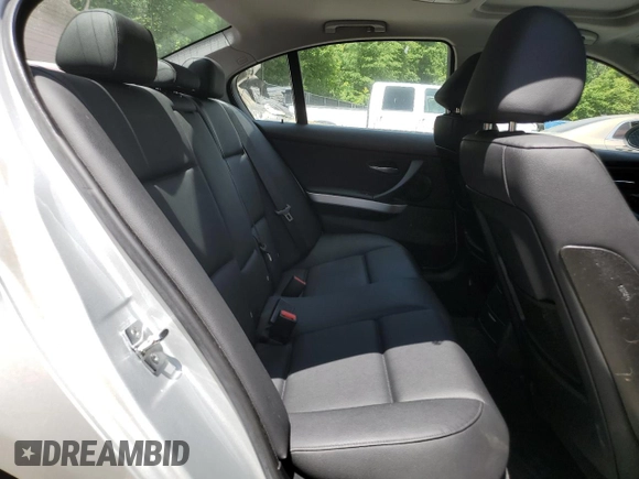 2006 BMW 3 Series 330i with VIN WBAVB33536PS06970, listed as a Copart auction lot 57817975 with 33,078 mi miles and Clean title. Bid and sale history available at DreamBid. Image 10.