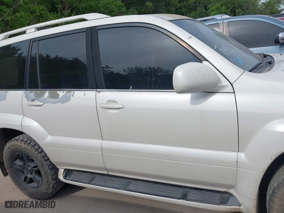 2007 Lexus GX 470 with VIN JTJBT20X570148905, listed as a IAAI auction lot 42025227 with 293,379 mi miles. Bid and sale history available at carsss.com. Image 13.