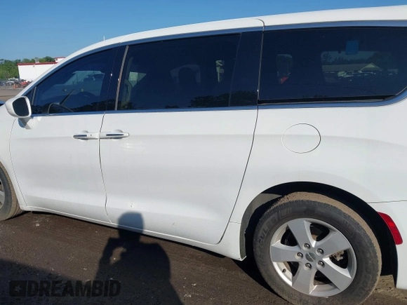 2020 Chrysler Pacifica Touring with VIN 2C4RC1FG4LR135808, listed as a IAAI auction lot 42553096 with 152,942 mi miles and . Bid and sale history available at DreamBid. Image 14.