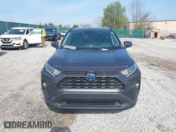 2019 Toyota RAV4 Hybrid XLE with VIN 2T3RWRFV0KW027727, listed as a IAAI auction lot 41881450 with 20,568 mi miles. Bid and sale history available at carsss.com. Image 12.