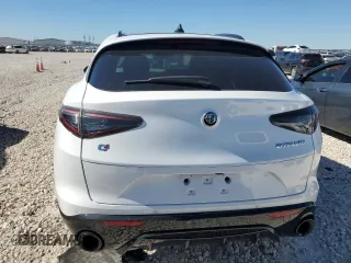 2024 Alfa Romeo Stelvio Ti z VIN ZASPAKBN3R7D71620, wystawiony jako Copart lot #80831844 z przebiegiem 6 354 mil mil oraz Szkoda całkowita • Salvage title. Historia ofert i sprzedaży dostępna na DreamBid. Obrazek 6.