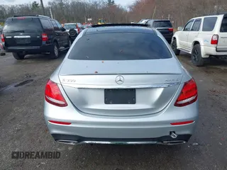 2020 Mercedes-Benz E 350 с VIN WDDZF8EB2LA713761, выставлен на аукционе IAAI как лот 41854999 с пробегом 74 603 миль миль и . История ставок и продаж доступна на DreamBid. Изображение 16.