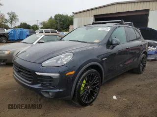 2016 Porsche Cayenne S E-Hybrid z VIN WP1AE2A26GLA60874, wystawiony jako Copart lot #71991424 z przebiegiem 115 634 mil mil oraz Szkoda całkowita • Salvage title. Historia ofert i sprzedaży dostępna na DreamBid. Obrazek 1.
