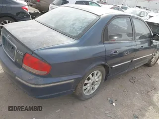 2005 Hyundai Sonata GLS with VIN KMHWF35H75A108959, listed as a IAAI auction lot 41758356 with 153,354 mi miles. Bid and sale history available at carsss.com. Image 4.