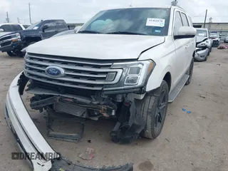 2019 Ford Expedition XLT with VIN 1FMJU1HT9KEA81854, listed as a IAAI auction lot 41462070 with 83,087 mi miles. Bid and sale history available at carsss.com. Image 17.