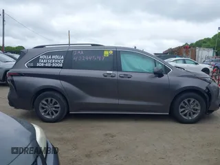 2023 Toyota Sienna LE z VIN 5TDKRKEC6PS157035, wystawiony jako IAAI lot #42244547 z przebiegiem 62 607 mil mil oraz . Historia ofert i sprzedaży dostępna na DreamBid. Obrazek 13.