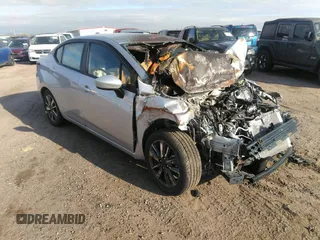 2023 Nissan Versa SV z VIN 3N1CN8EV0PL871854, wystawiony jako IAAI lot #41958143 z przebiegiem Nie podano mil oraz . Historia ofert i sprzedaży dostępna na DreamBid. Obrazek 1.