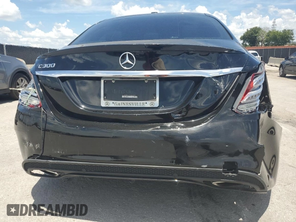 2018 Mercedes-Benz C 300 with VIN 55SWF4JB2JU270137, listed as a Copart auction lot 61640165 with 112,580 mi miles and Clean title. Bid and sale history available at DreamBid. Image 6.