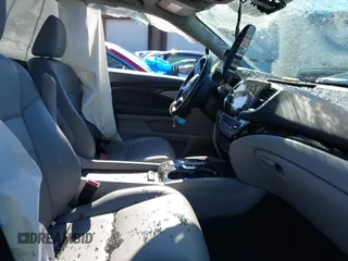 2019 Honda Pilot Touring 7-Passenger with VIN 5FNYF6H60KB038846, listed as a IAAI auction lot 41339385 with Not provided miles and . Bid and sale history available at DreamBid. Image 5.