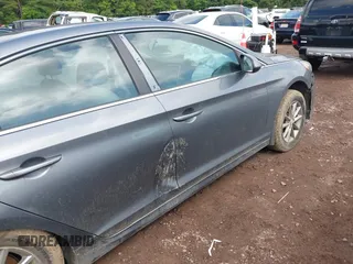 2018 Hyundai Sonata SE z VIN 5NPE24AF0JH641955, wystawiony jako IAAI lot #42255157 z przebiegiem 120 992 mil mil oraz . Historia ofert i sprzedaży dostępna na DreamBid. Obrazek 18.