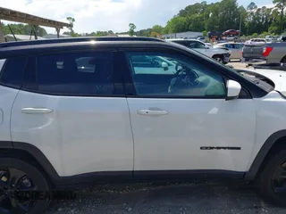 2021 Jeep Compass Latitude z VIN 3C4NJDBB8MT555358, wystawiony jako IAAI lot #42262036 z przebiegiem 67 917 mil mil oraz . Historia ofert i sprzedaży dostępna na DreamBid. Obrazek 13.