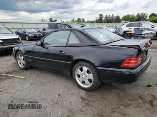 1999 Mercedes-Benz SL 500 z VIN WDBFA68F4XF185727, wystawiony jako Copart lot #58572645 z przebiegiem 107 881 mil mil oraz Szkody całkowita. Historia ofert i sprzedaży dostępna na DreamBid. Obrazek 2.