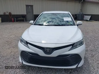 2019 Toyota Camry LE z VIN 4T1B11HKXKU786639, wystawiony jako IAAI lot #42212321 z przebiegiem 82 843 mil mil oraz . Historia ofert i sprzedaży dostępna na DreamBid. Obrazek 12.