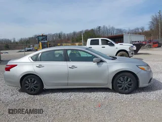 2017 Nissan Altima S z VIN 1N4AL3AP3HN320457, wystawiony jako IAAI lot #41666018 z przebiegiem 158 643 mil mil oraz . Historia ofert i sprzedaży dostępna na DreamBid. Obrazek 13.