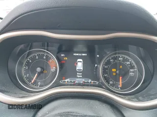 2017 Jeep Cherokee Limited with VIN 1C4PJMDS1HW505617, listed as a IAAI auction lot 41461389 with 97,978 mi miles. Bid and sale history available at carsss.com. Image 7.