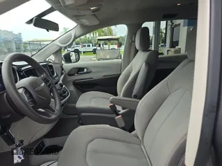 2018 Chrysler Pacifica Touring with VIN 2C4RC1DG1JR148709, listed as a IAAI auction lot 42787000 with 84,531 mi miles and . Bid and sale history available at DreamBid. Image 19.