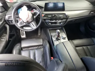2019 BMW M5 z VIN WBSJF0C50KB448040, wystawiony jako Copart lot #54800055 z przebiegiem Nie podano mil oraz Czysty tytuł • Clean title. Historia ofert i sprzedaży dostępna na DreamBid. Obrazek 8.