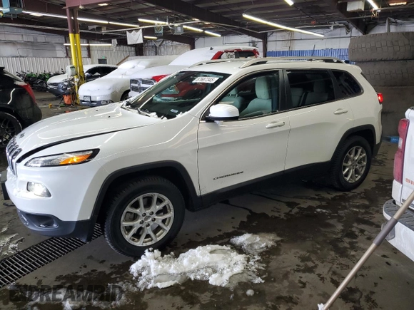 2017 Jeep Cherokee Latitude with VIN 1C4PJMCS7HW555326, listed as a Copart auction lot 87687345 with 89,717 mi miles and Salvage title. Bid and sale history available at DreamBid. Image 1.