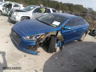 2019 Hyundai Sonata Sport with VIN 5NPE34AF6KH760270, listed as a IAAI auction lot 40956070 with 92,664 mi miles. Bid and sale history available at carsss.com. Image 17.