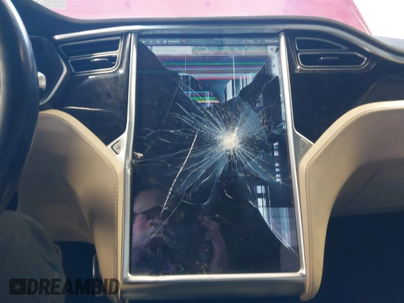 2016 Tesla Model S 90D with VIN 5YJSA1E24GF141543, listed as a IAAI auction lot 42045333 with Not Provided miles and . Bid and sale history available at DreamBid. Image 19.
