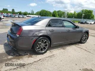 2015 Chrysler 300 S z VIN 2C3CCAGG8FH899454, wystawiony jako Copart lot #59947615 z przebiegiem 113 942 mil mil oraz Szkoda całkowita • Salvage title. Historia ofert i sprzedaży dostępna na DreamBid. Obrazek 3.