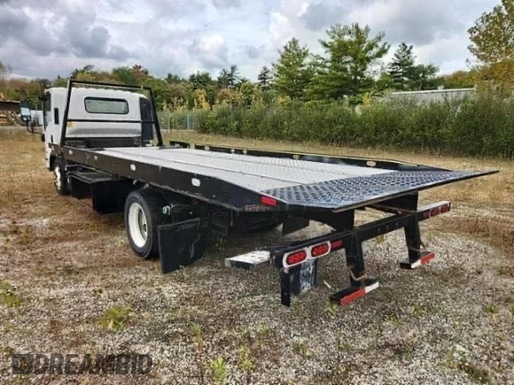 2019 Isuzu NRR IBT z VIN JALE5W169K73041XX, wystawiony jako Copart lot #49260055 z przebiegiem 191 949 mil mil oraz Czysty tytuł • Clean title. Historia ofert i sprzedaży dostępna na DreamBid. Obrazek 2.