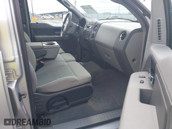 2007 Ford F-150 XLT z VIN 1FTPW12557KC34709, wystawiony jako IAAI lot #42140299 z przebiegiem 59 424 mil mil oraz . Historia ofert i sprzedaży dostępna na DreamBid. Obrazek 5.