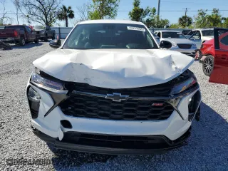 2024 Chevrolet Trax 1RS with VIN KL77LGE27RC117463, listed as a Copart auction lot 49253985 with 24,194 mi miles and Salvage Title. Bid and sale history available at carsss.com. Image 5.