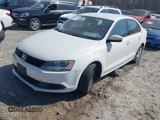2014 Volkswagen Jetta Sedan SE w/Connectivity/Sunroof PZEV with VIN 3VWD17AJ5EM240340, listed as a IAAI auction lot 41787939 with 173,643 mi miles. Bid and sale history available at carsss.com. Image 17.