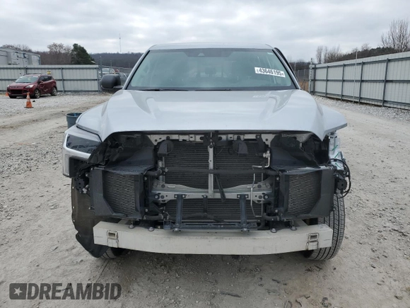2024 Toyota Tundra z VIN 5TFKB5GD3RX002628, wystawiony jako Copart lot #43646195 z przebiegiem 17 559 mil mil oraz Czysty tytuł • Clean title. Historia ofert i sprzedaży dostępna na DreamBid. Obrazek 5.