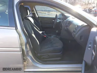 2006 Pontiac Grand Prix with VIN 2G2WP552161243203, listed as a IAAI auction lot 41703982 with 250,911 mi miles. Bid and sale history available at carsss.com. Image 5.
