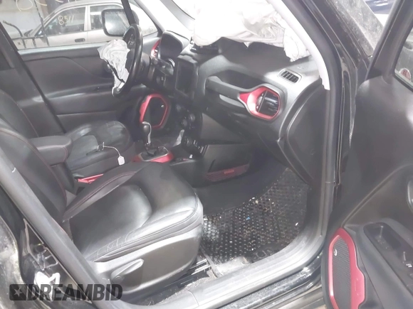 2019 Jeep Renegade Trailhawk z VIN ZACNJBC11KPJ92963, wystawiony jako IAAI lot #41811338 z przebiegiem 95 852 mil mil oraz . Historia ofert i sprzedaży dostępna na DreamBid. Obrazek 5.