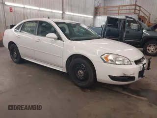 2014 Chevrolet Impala Police Police z VIN 2G1WD5E30E1187257, wystawiony jako IAAI lot #42167443 z przebiegiem 230 000 mil mil oraz . Historia ofert i sprzedaży dostępna na DreamBid. Obrazek 1.