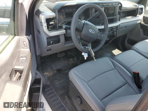 2024 Ford F-250 XL z VIN 1FTBF2BA3REC30222, wystawiony jako Copart lot #54823835 z przebiegiem Nie podano mil oraz Szkoda całkowita • Salvage title. Historia ofert i sprzedaży dostępna na DreamBid. Obrazek 8.
