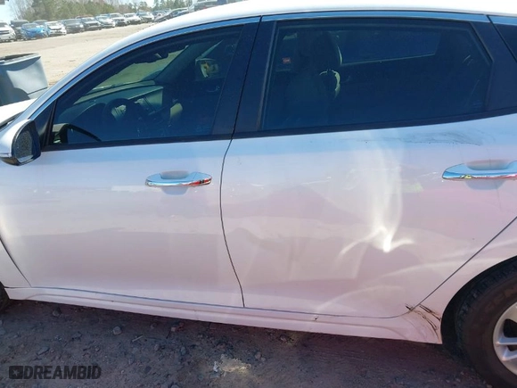 2016 Kia Optima LX with VIN 5XXGT4L34GG069088, listed as a IAAI auction lot 41829114 with 142,760 mi miles. Bid and sale history available at carsss.com. Image 15.