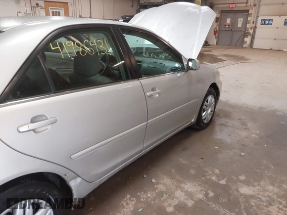 2005 Toyota Camry STD z VIN 4T1BE32K65U400652, wystawiony jako IAAI lot #41986431 z przebiegiem 218 412 mil mil oraz . Historia ofert i sprzedaży dostępna na DreamBid. Obrazek 6.
