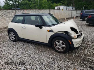 2008 MINI Hardtop with VIN WMWMF33508TT65360, listed as a Copart auction lot 58693445 with 105,783 mi miles and Salvage title. Bid and sale history available at DreamBid. Image 4.