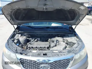 2011 Kia Sorento LX with VIN 5XYKTCA12BG123322, listed as a IAAI auction lot 41931012 with 148,765 mi miles. Bid and sale history available at carsss.com. Image 10.