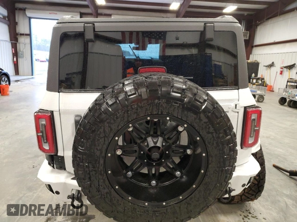 2022 Ford Bronco с VIN 1FMEE5DP9NLB28993, выставлен на аукционе Copart как лот 38781234 с пробегом 4 596 миль миль и Списание • Salvage title. История ставок и продаж доступна на DreamBid. Изображение 6.