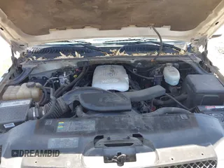 2003 Chevrolet Avalanche with VIN 3GNEC13T63G280667, listed as a IAAI auction lot 42448639 with 243,514 mi miles and . Bid and sale history available at DreamBid. Image 10.