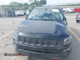 2017 Jeep Compass Trailhawk z VIN 3C4NJDDB6HT631047, wystawiony jako IAAI lot #42457508 z przebiegiem 59 414 mil mil oraz . Historia ofert i sprzedaży dostępna na DreamBid. Obrazek 6.