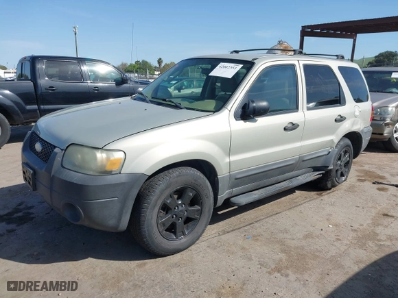 2005 Ford Escape XLT with VIN 1FMYU93135KC44135, listed as a IAAI auction lot 42002351 with 185,569 mi miles. Bid and sale history available at carsss.com. Image 17.