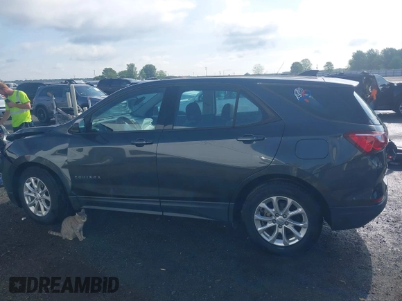 2019 Chevrolet Equinox LS z VIN 2GNAXHEV9K6146286, wystawiony jako IAAI lot #42101137 z przebiegiem 85 098 mil mil oraz . Historia ofert i sprzedaży dostępna na DreamBid. Obrazek 14.