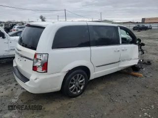 2016 Chrysler Town & Country S with VIN 2C4RC1HG0GR158750, listed as a Copart auction lot 47882995 with 0 mi miles and Salvage Title. Bid and sale history available at carsss.com. Image 3.