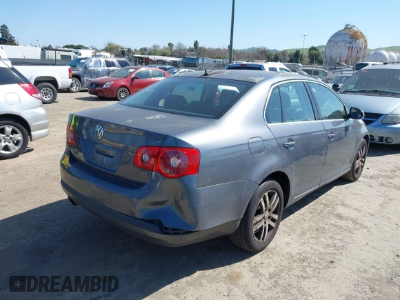 2005 Volkswagen Jetta z VIN 3VWDG71K35M613236, wystawiony jako IAAI lot #41764835 z przebiegiem Nie podano mil oraz . Historia ofert i sprzedaży dostępna na DreamBid. Obrazek 4.