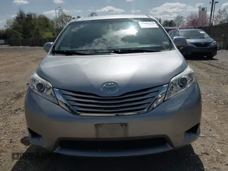 2017 Toyota Sienna LE Auto Access Seat with VIN 5TDKZ3DC4HS842904, listed as a IAAI auction lot 41946642 with 81,012 mi miles. Bid and sale history available at carsss.com. Image 12.