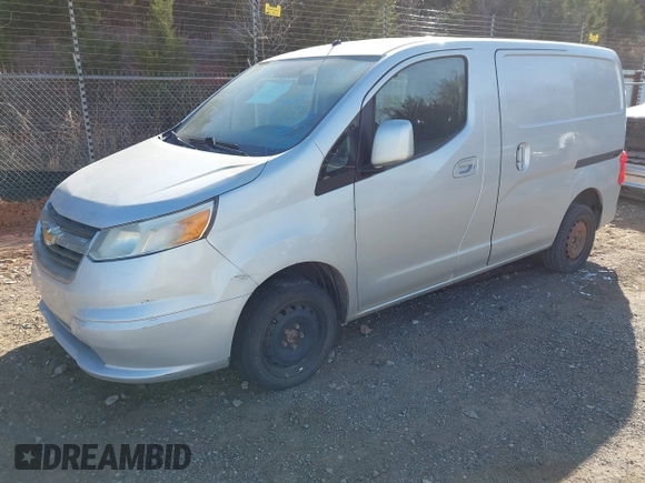 2015 Chevrolet City Express Cargo LT z VIN 3N63M0ZN5FK694828, wystawiony jako IAAI lot #41795345 z przebiegiem 220 533 mil mil oraz . Historia ofert i sprzedaży dostępna na DreamBid. Obrazek 2.